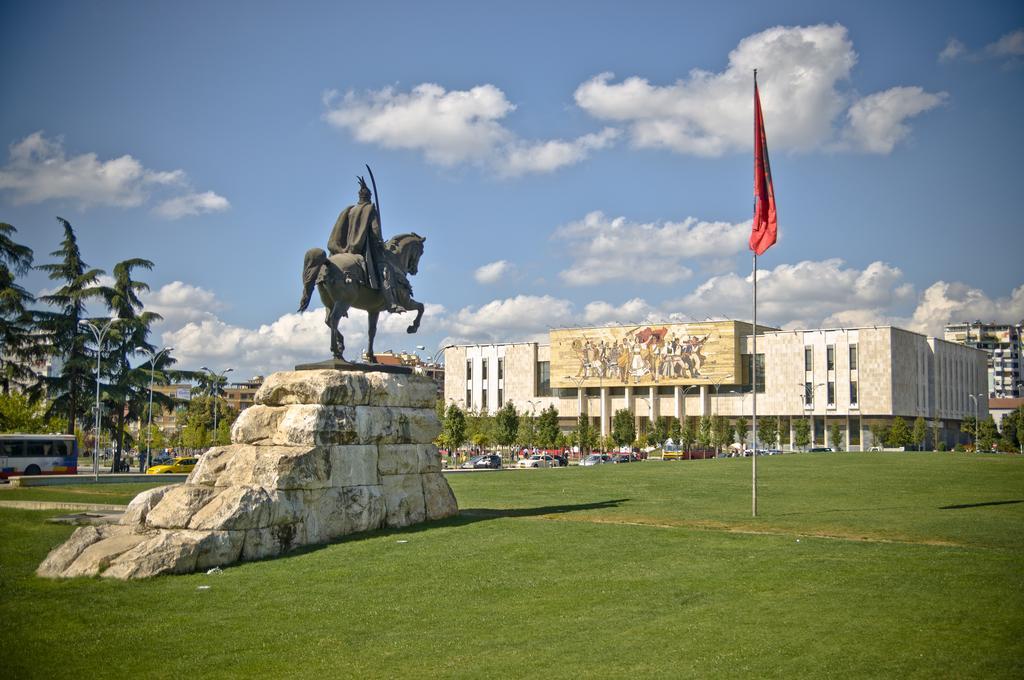 Lugano Hotel Tirana